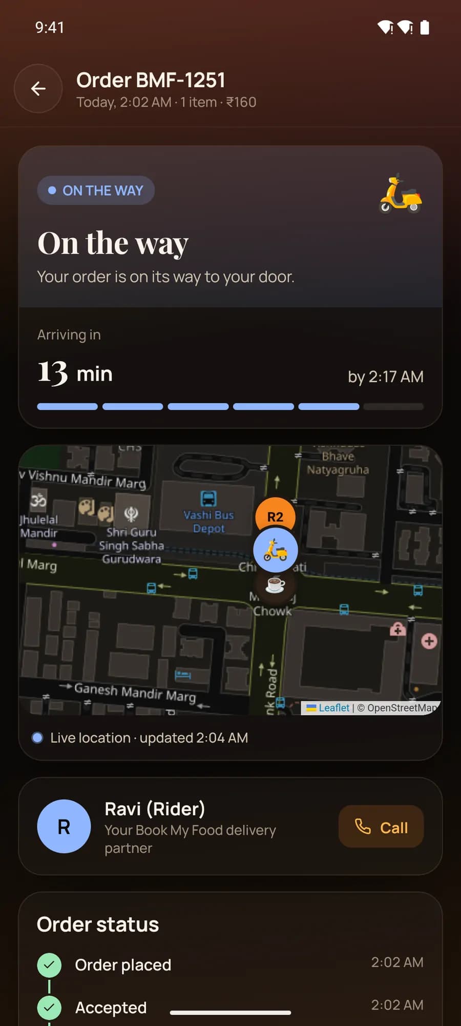 Android app tracker: On the way, arriving in 13 minutes, live map with the rider next to tower R2, rider Ravi with Call.